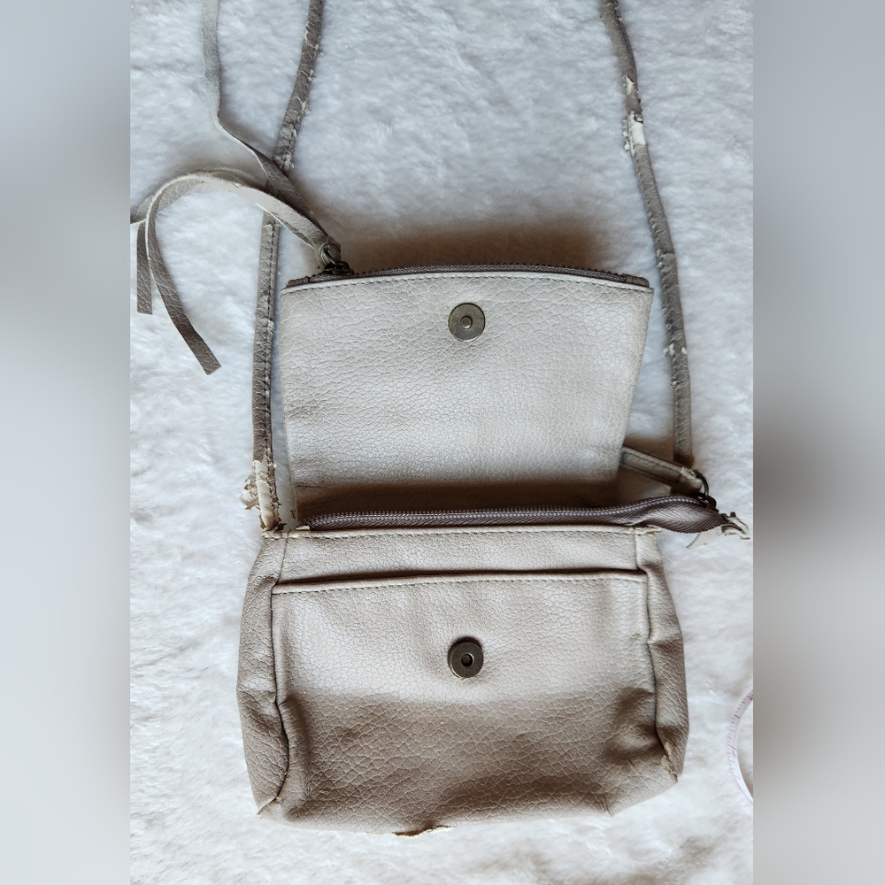 Mossimo Supply Co Gray Crossbody Bag with Adjustable Strap - Picture 9 of 12